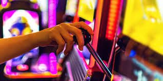 Filipino player browsing sports betting and slot game sections on 7games app mobile browser